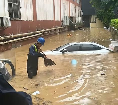 東莞內(nèi)澇兩輛未上牌小米SU7被淹 車主苦等數(shù)月終提車卻遭災(zāi)