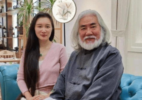 樊馨蔓连发多条怒斥张纪中 称其离婚转移三亿资产