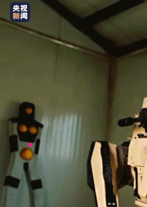 最新披露！演习现场“机器狼”射击画面