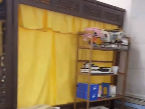 租客退租留下一屋子家具“古香古色”，房屋代管公司的工作人员收房时被震惊