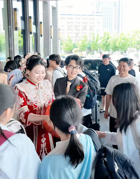 新人结婚偶遇高考考生