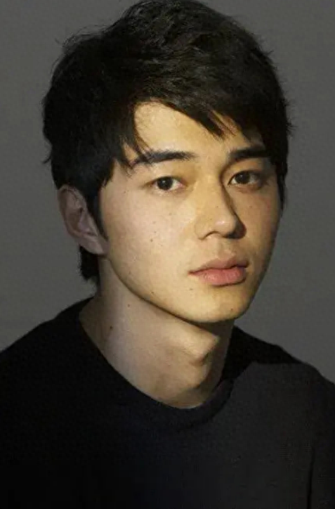 日本男星与3位演员山中同居 娱乐圈真是个大千世界！