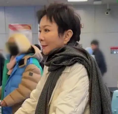 《一路繁花》这场旅行，撕开了明星的“完美滤镜”
