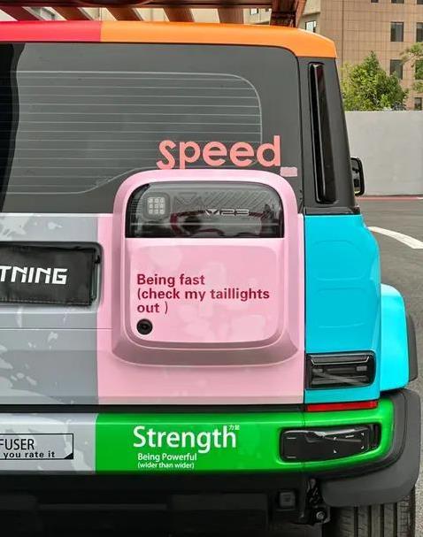 街头最靓iCAR V23，彩色涂装吸睛无数，你敢开吗？