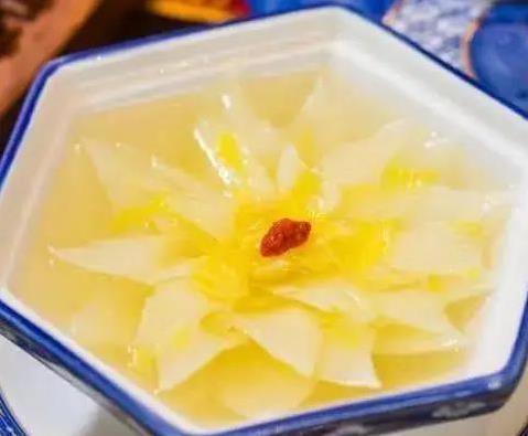 国宴白菜看似简单老外惊呆，九小时熬汤全靠手艺，值不值？