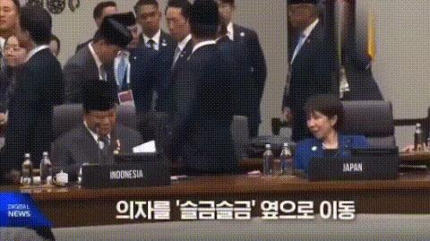 快讯!高市早苗滑动椅子靠近印尼总统,日本民众:外交体面碎成渣
