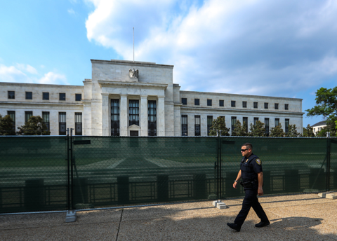 美联储紧急贷款飙升至新纪录 超过2008年金融危机时期