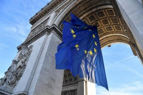 马克龙想在凯旋门悬挂欧盟旗，为什么这么难？