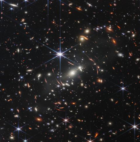 来自于6500光年之外的宇宙奇观！NASA公布天体景象“创生之柱”