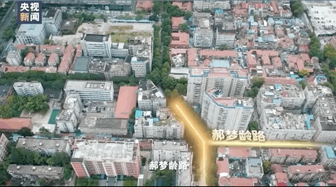 他的名字刻在很多城市的路边，也印在身份证上！