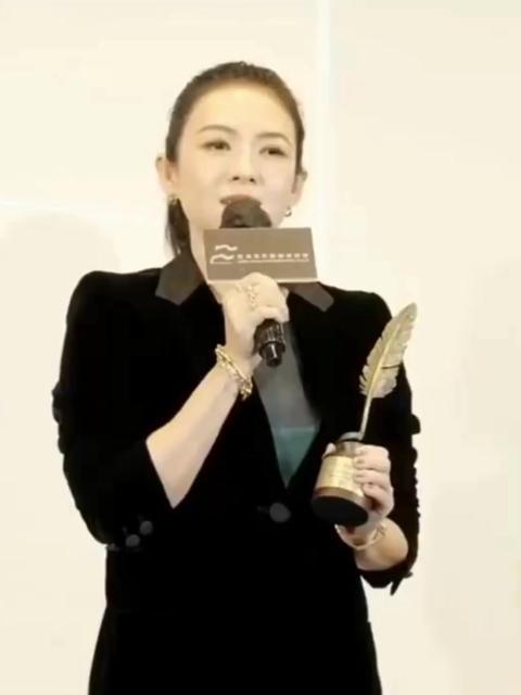 曝章子怡为新戏增肥20斤 敬业精神再现