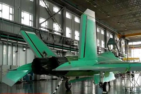 歼-35试飞机为什么是“绿皮机” 颠覆性技术的自信展示