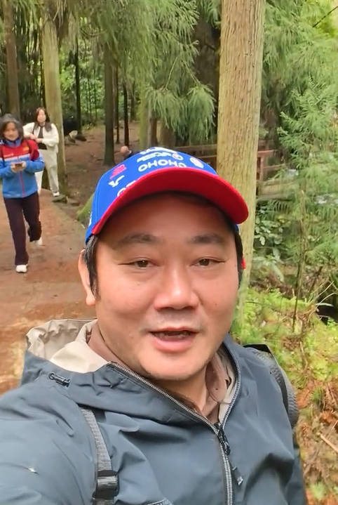 张雪将拍卖复刻赛车捐给嫣然天使