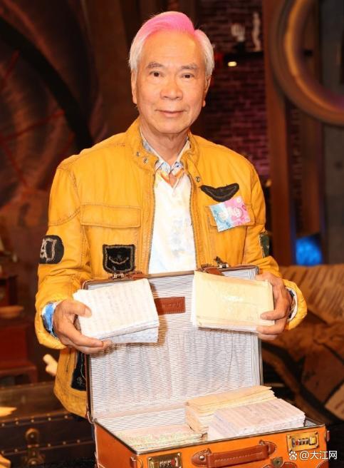 74岁老戏骨捧花接小36岁未婚妻出狱 真爱跨越年龄与困境