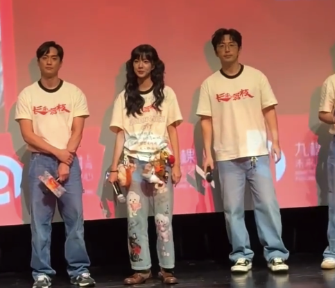 01年的庄达菲被叫姐姐绷不住了！被cue到名字提问先立刻礼貌鞠躬