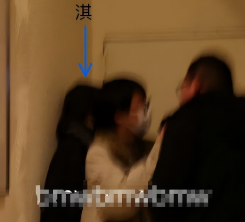 知名演员被陌生男子骚扰，欧阳娜娜被贴脸开大