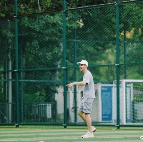 运动风怎么穿？来看王乾越OOTD穿搭模板