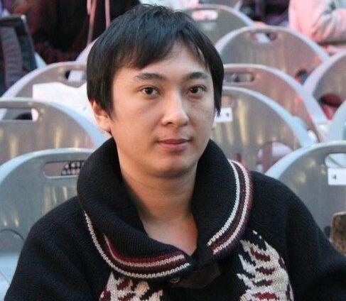王思聪带两个美女玩剧本杀，至凌晨2点一起回酒店.