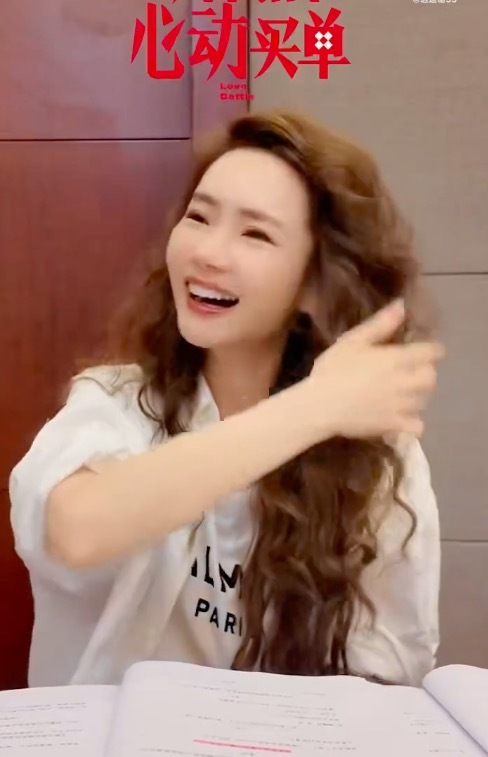 戚薇发量 被网友称“内娱发量王者”