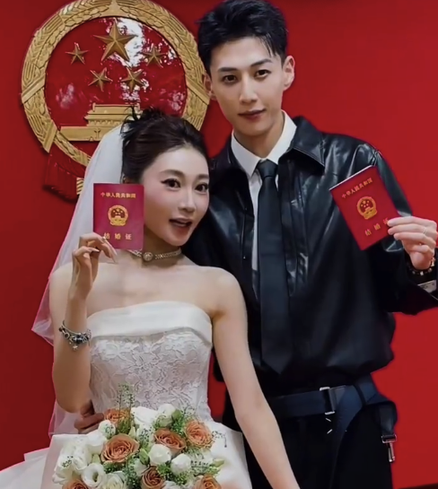 网红校长张弛领证结婚了！其代表作有《带你去旅行》等