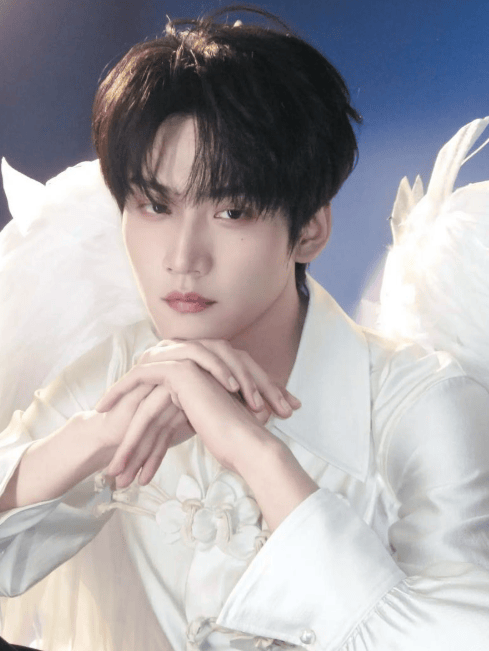 周柯宇作念了我最想对陈妍希作念的事 18场吻戏的情愫舆图