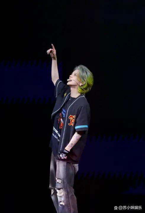 鹿晗演唱會(huì)感嘆時(shí)光與健康同行 演唱會(huì)中的對(duì)話環(huán)節(jié)充滿了溫情