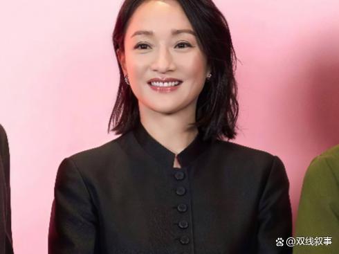 周迅获釜山国际电影节影后，时隔20年再度拿奖，周迅哽咽讲获奖感言 两位华语女演员的深情相拥