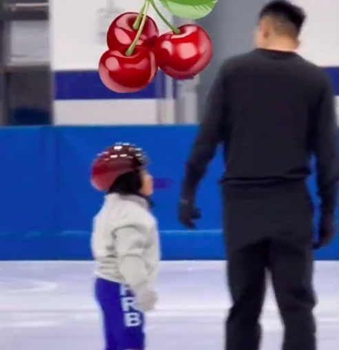 4岁东北小朵拉顺拐滑冰走红 东北小孩冰上实录一秒都不用剪