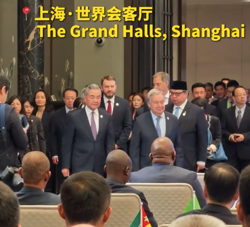 签约国家太多，签字签到笔没墨是什么场面？