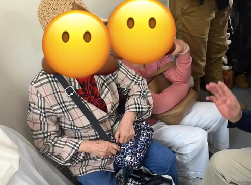 乘客自带露营椅坐地铁 地铁板凳族为何屡禁不止