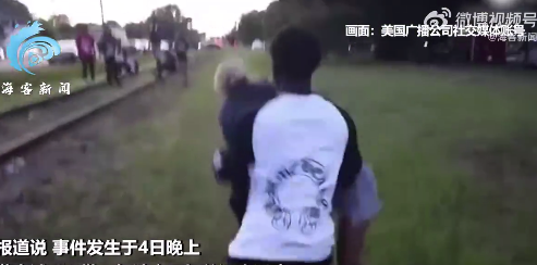 美国女警试图制止斗殴反遭到围殴:女警被推倒遭棍棒击打 警方抓多人缴获枪支长矛