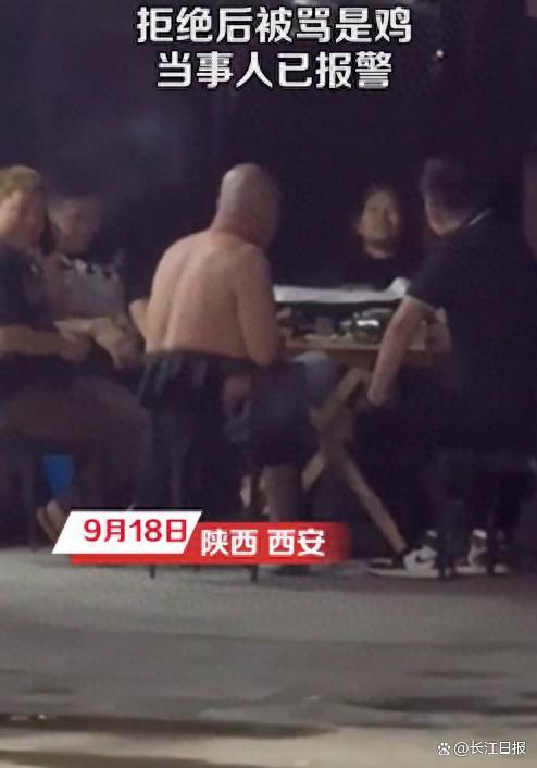 女生遇骚扰拒绝后遭辱骂 当事人：他要我陪他喝一杯，还说自己家里很牛，已报警处理