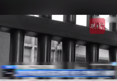 台初中生疑因议论学姐遭10人霸凌 被铝棒挥打头部