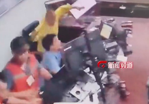 柳州地震时值班员第一时间拦停列车 确保旅客列车运行安全