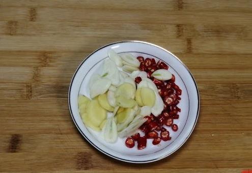 两块钱萝卜变下饭神器，3小时出锅，酸辣到停不下来