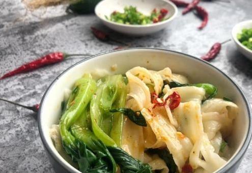陕西油泼面，10分钟搞定，香得全家 crazy!