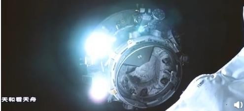 晚报|南京胖哥收到鲜花 广州患者均感染印度变异株