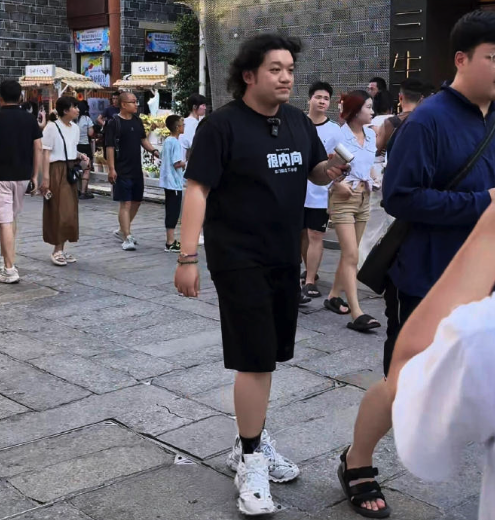 家有兒女小雨變暴雨了,！萬(wàn)壽宮偶遇《家有兒女》里的小雨尤浩然,！
