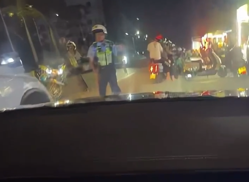男子开直播飙车超速100%被吊销驾照 ​提醒：生命只有一次，拒绝非法改装