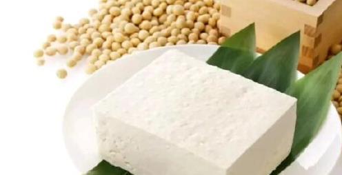 买豆腐时，不是越白越好！老匠人：认准5点，豆腐鲜嫩美味口感好
