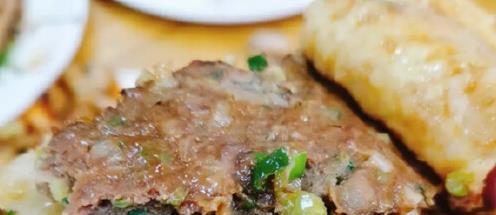 天津有名的牛肉饼，19块钱一个，8个师傅不停地烙，仍供不应求