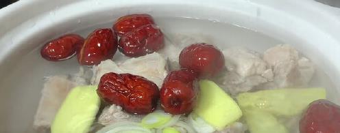 这水果和它煮成汤，营养价值翻倍，一周3次，润肺止咳，别不识货
