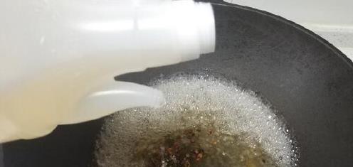 在家腌萝卜，用陈醋还是米醋，一直搞错，难怪腌的萝卜发涩不好吃