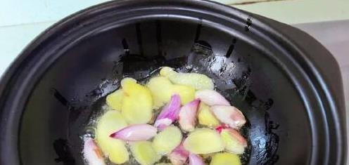 我家常做的这道菜，鲈鱼鲜嫩高蛋白，价格比牛肉便宜，健康又美味