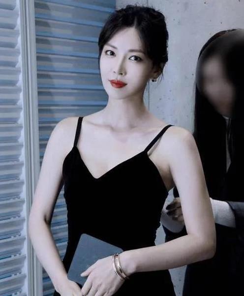 金素妍：从富贵家庭到真爱嫁给小演员，勇敢追求爱情的完美女神！