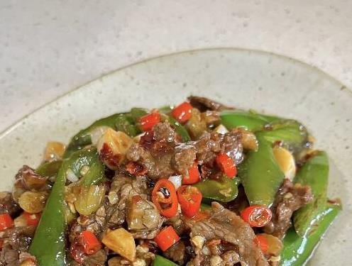 辣味十足，牛肉鲜嫩！揭秘辣椒炒牛肉的完美烹饪技巧与美味秘诀
