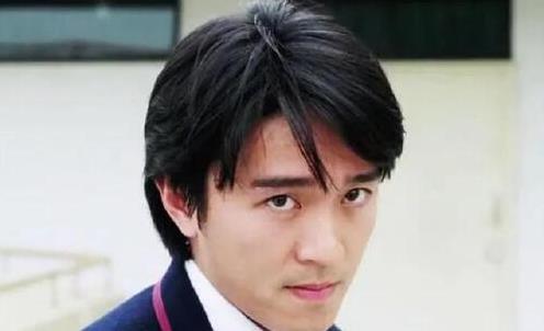周星驰：从贫民区到喜剧之王，他用努力书写了传奇人生！