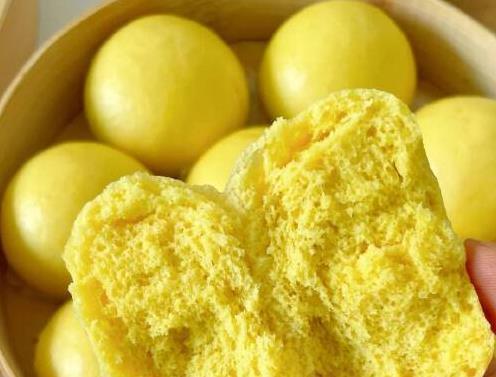 昨天做了南瓜馒头,超松软香甜,营养丰富,老人孩子都抢着吃!