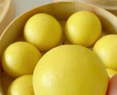 昨天做了南瓜馒头,超松软香甜,营养丰富,老人孩子都抢着吃!