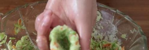 教你做营养丰富的萝卜窝窝头，简单又美味，老少皆宜的健康小吃！